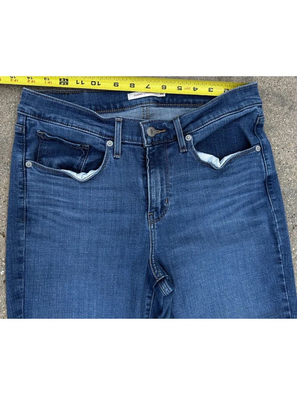 Levi Womens Classic Straight Denim Blue Jeans pants Size 30 or 10M Light Fade